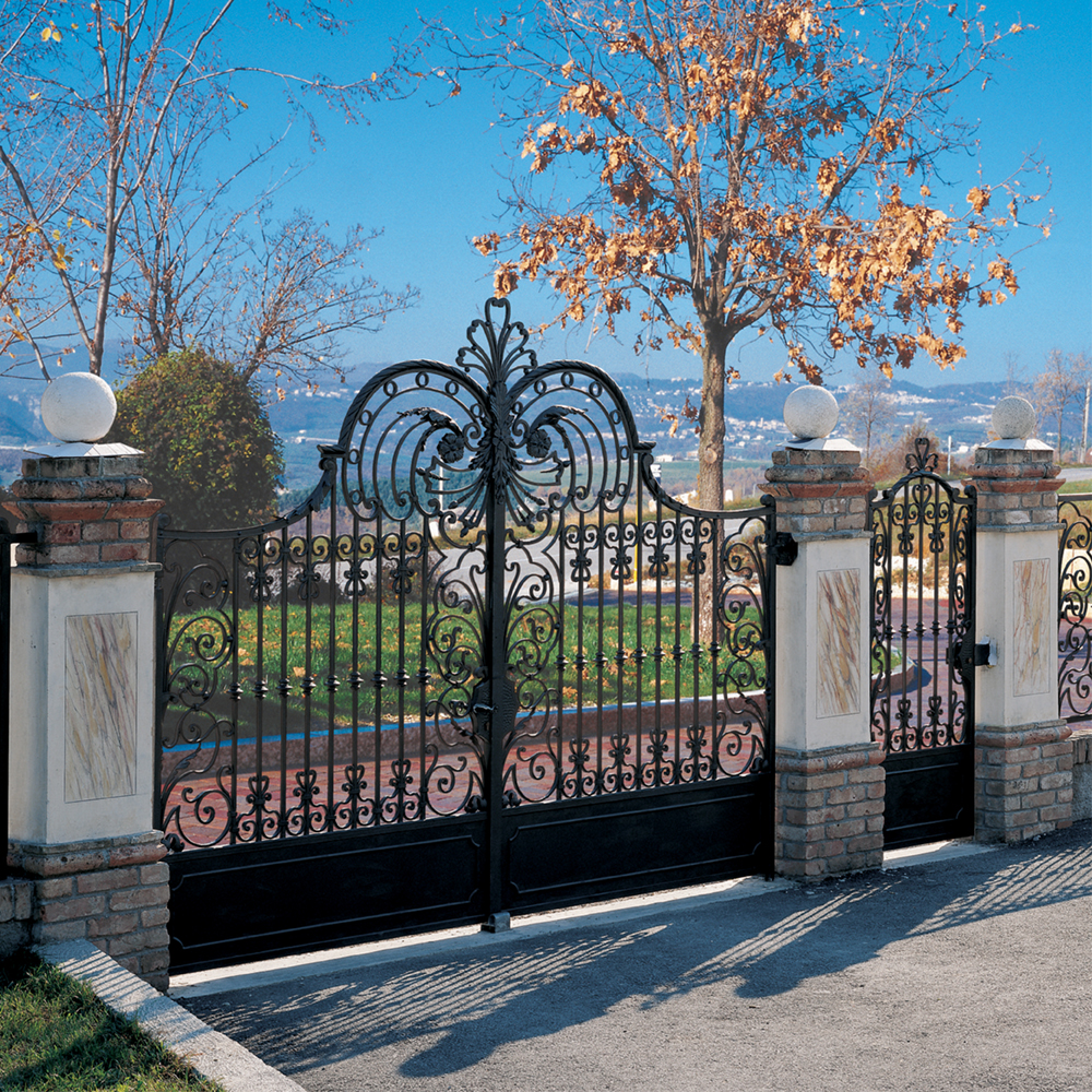 Genoa Driveway and Walkway Gate
