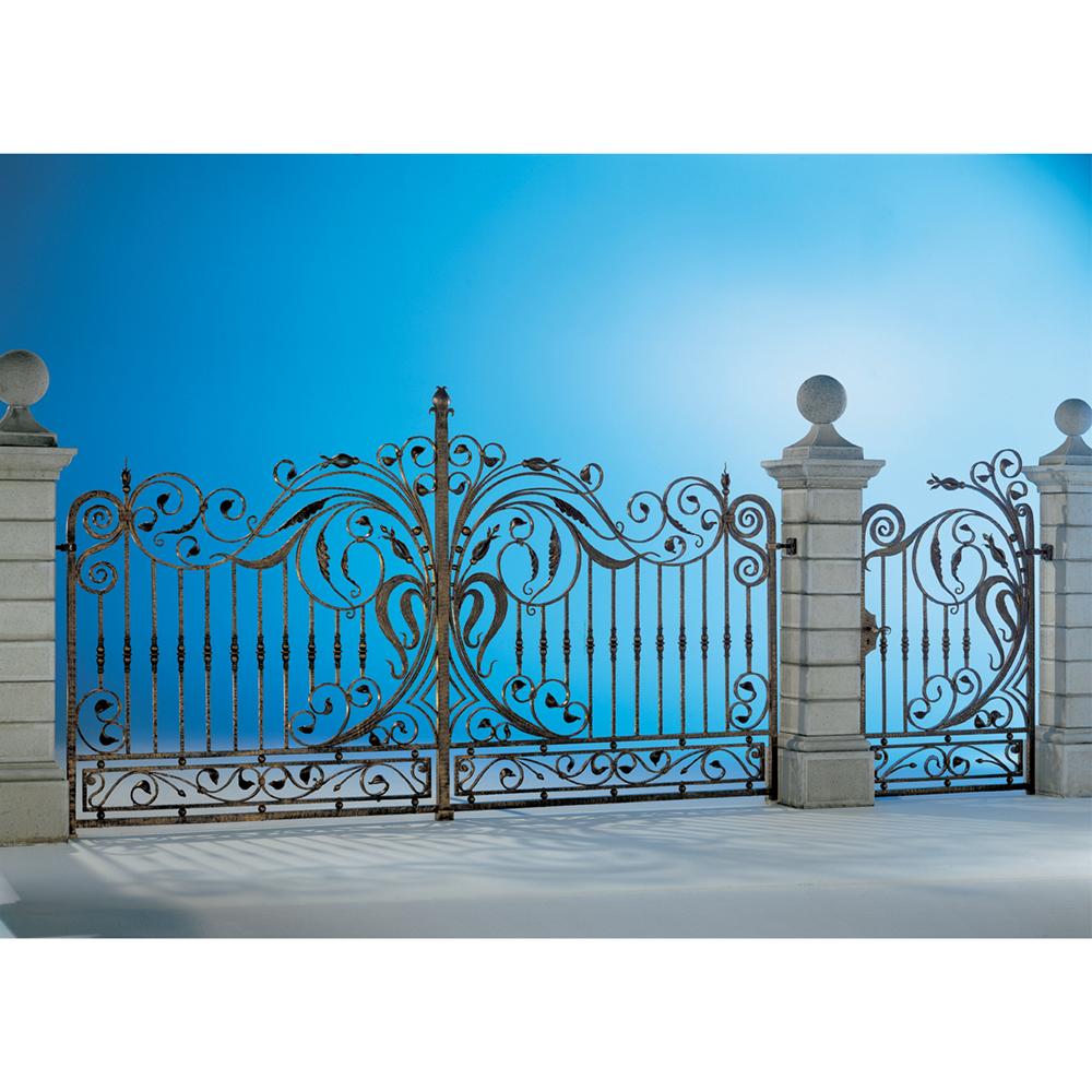 Korinna Driveway and Pedestrian Gate